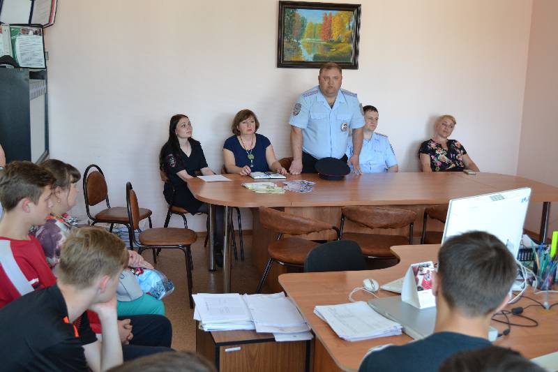В Рузаевке транспортные полицейские в рамках операции «Твой выбор» побеседовали с «трудными» подростками