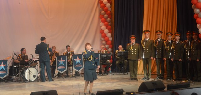 В РУЗАЕВКЕ ВЫСТУПИЛ АНСАМБЛЬ ПЕСНИ И ПЛЯСКИ ЦЕНТРАЛЬНОГО ВОЕННОГО ОКРУГА
