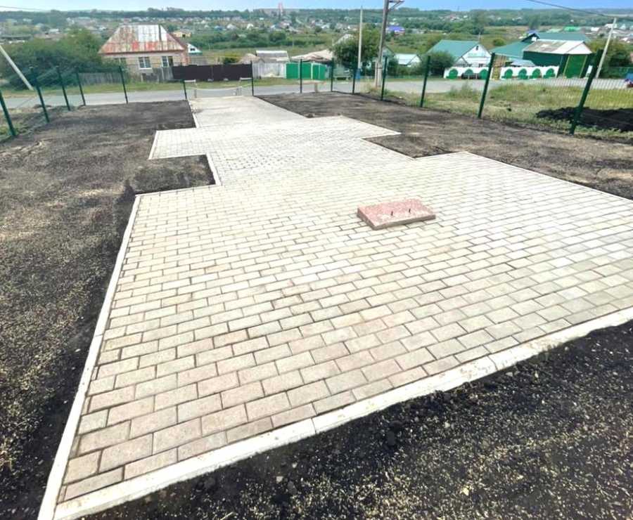 В ТАТАРСКОЙ ПИШЛЕ БЛАГОУСТРОИЛИ ПЛОЩАДКУ У ПАМЯТНОГО КАМНЯ ШАРИФУ КАМАЛУ