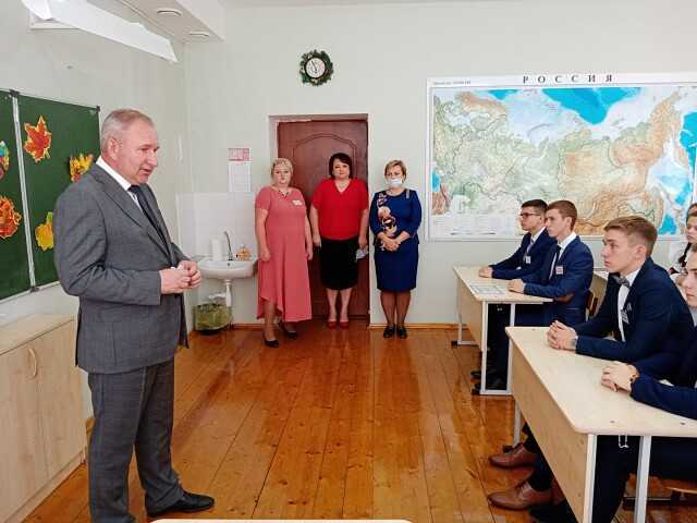 1 сентября 2020 года МБОУ "Красносельцовская СОШ" посетил министрсельского хозяйства и продовольствия Республики Мордовия Сидоров Владимир Николаевич.