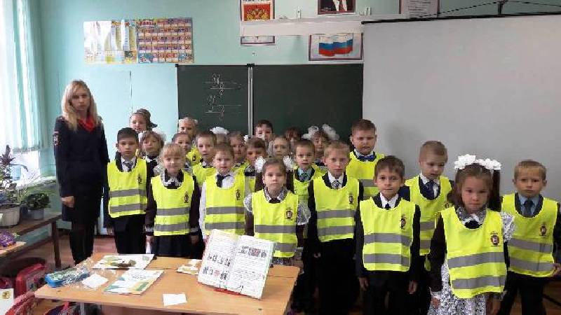 В ШКОЛАХ ПРОХОДИТ АКЦИЯ «БЕЗОПАСНАЯ ДОРОГА»