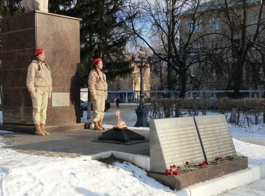 В РУЗАЕВСКОМ РАЙОНЕ ПРОШЛИ ПАМЯТНЫЕ АКЦИИ В ДЕНЬ НЕИЗВЕСТНОГО СОЛДАТА