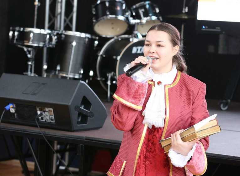 ЕВГЕНИЯ ВЕШКИНА ДОСТОЙНО ПРЕДСТАВИЛА РУЗАЕВСКИЙ РАЙОН НА РЕСПУБЛИКАНСКОМ КОНКУРСЕ «УЧЕНИК ГОДА -2021»