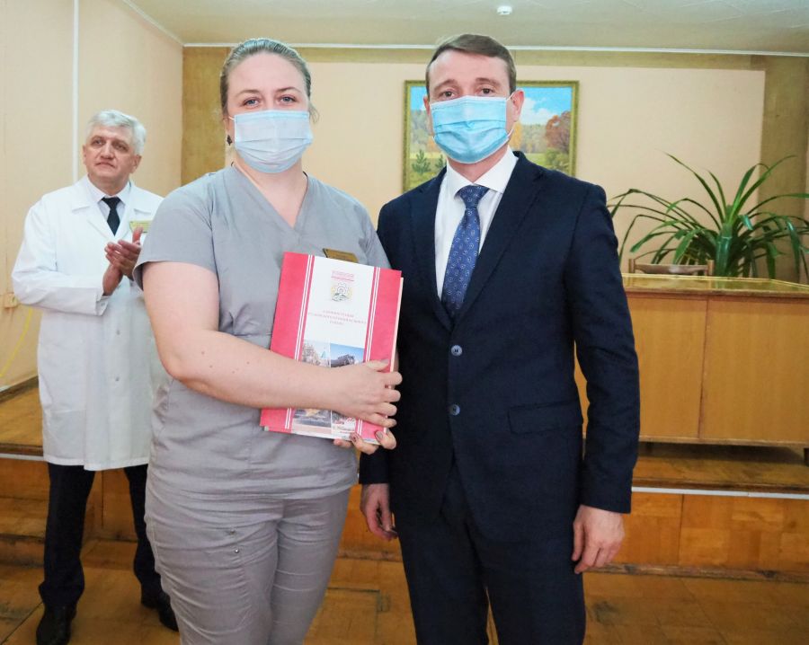 АЛЕКСАНДР ЮТКИН ПОЗДРАВИЛ ЖЕНЩИН – МЕДИЦИНСКИХ РАБОТНИКОВ РУЗАЕВСКОЙ ЦРБ