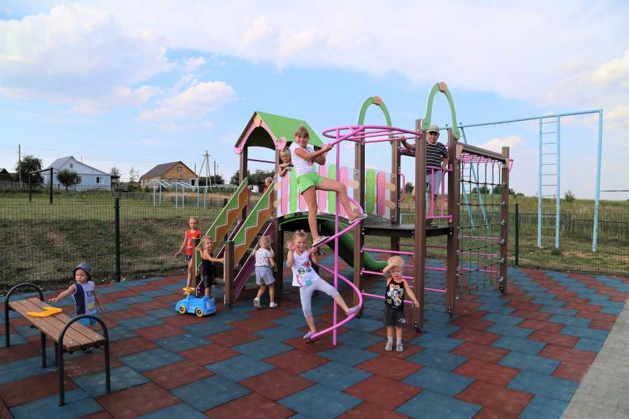 ПЛОЩАДКА НА РАДОСТЬ ДЕТЯМ И ВЗРОСЛЫМ