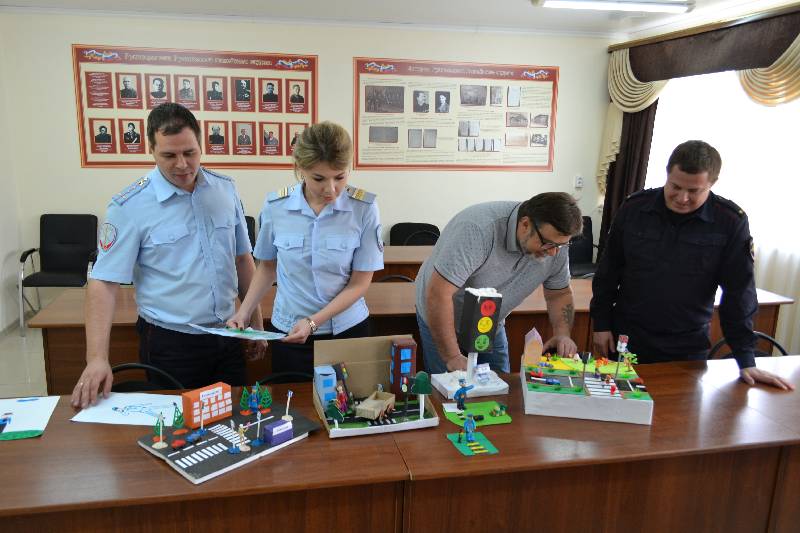 В Рузаевке транспортные полицейские присоединись к проведению  Всероссийского конкурса детского творчества  «Полицейский Дядя Степа»