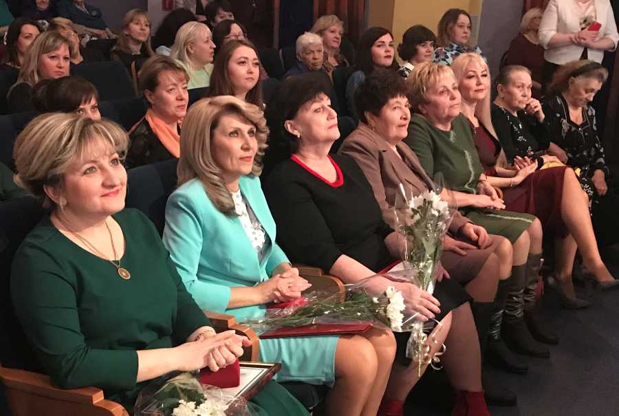 Женщин Рузаевки поздравили с праздником