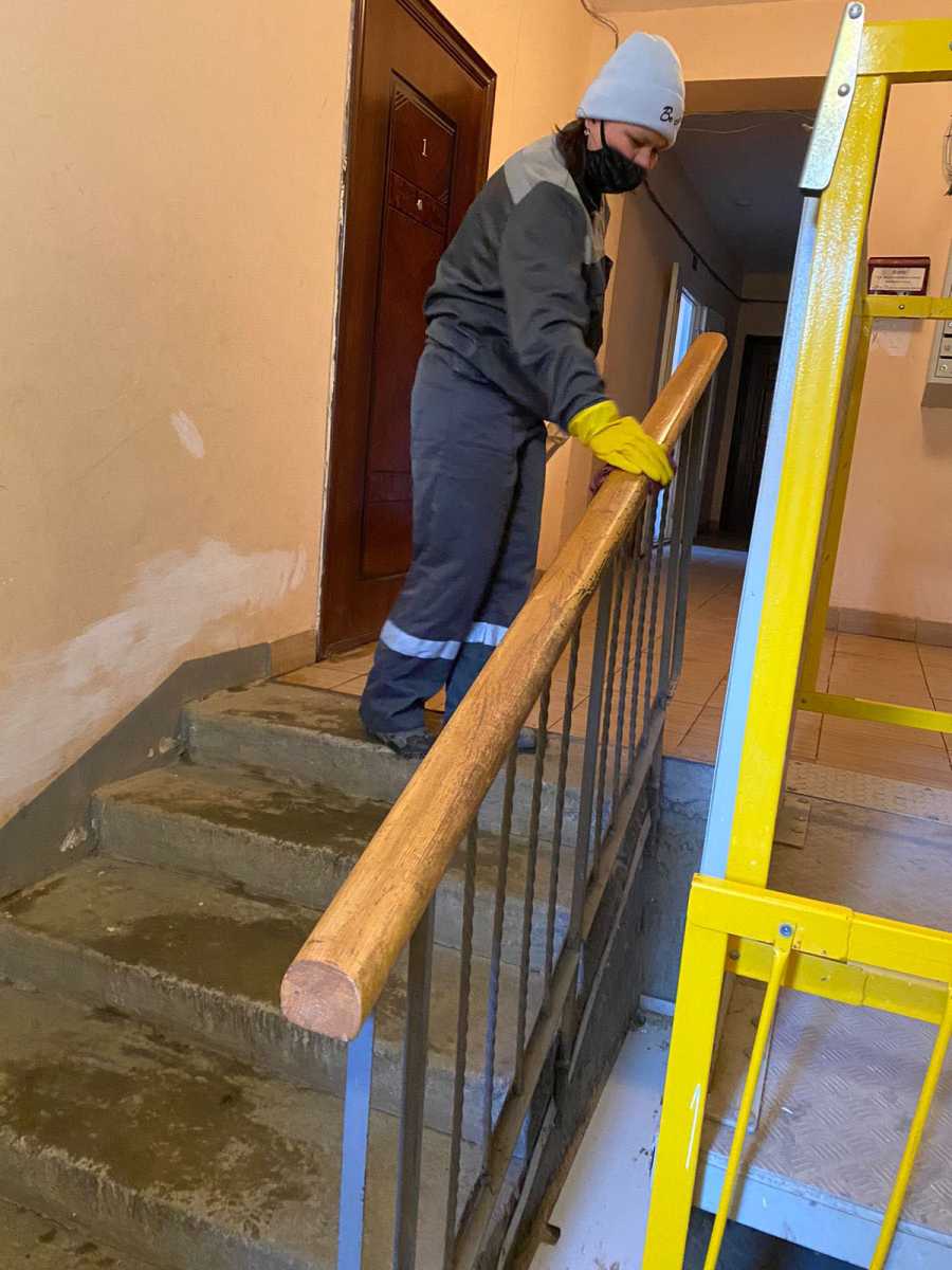 УПРАВЛЯЮЩИЕ КОМПАНИИ РЕГУЛЯРНО ПРОВОДЯТ ДЕЗИНФЕКЦИЮ ПОДЪЕЗДОВ В МНОГОКВАРТИРНЫХ ДОМАХ