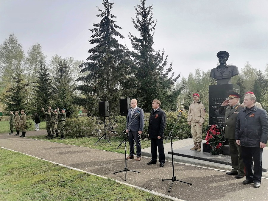 ГЛАВА РУЗАЕВСКОГО РАЙОНА АЛЕКСАНДР САЙГАЧЕВ ПОПРИВЕТСТВОВАЛ УЧАСТНИКОВ АВТОПРОБЕГА