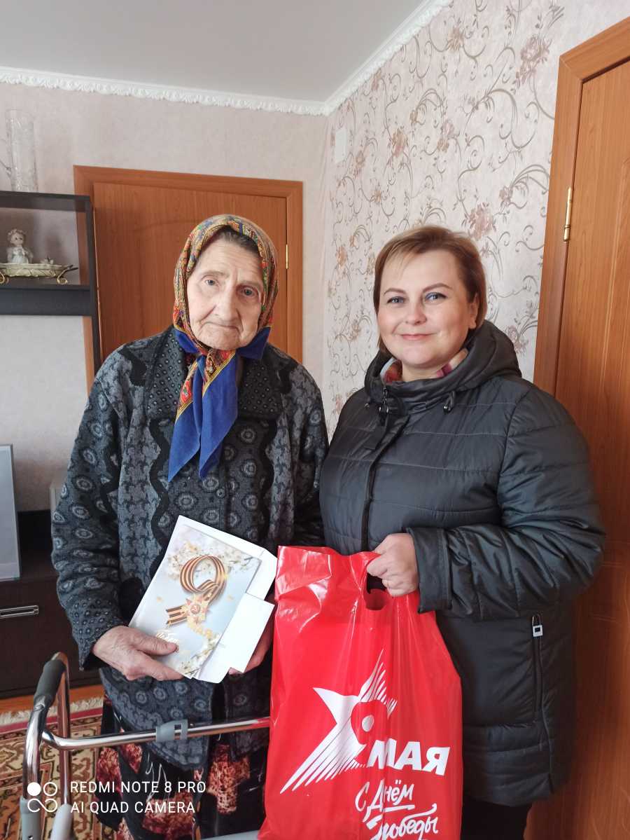 В рамках празднования 77 годовщины Великой Победы сотрудники администрации Красносельцовского сельского поселения посетили тружеников тыла и детей войны на дому