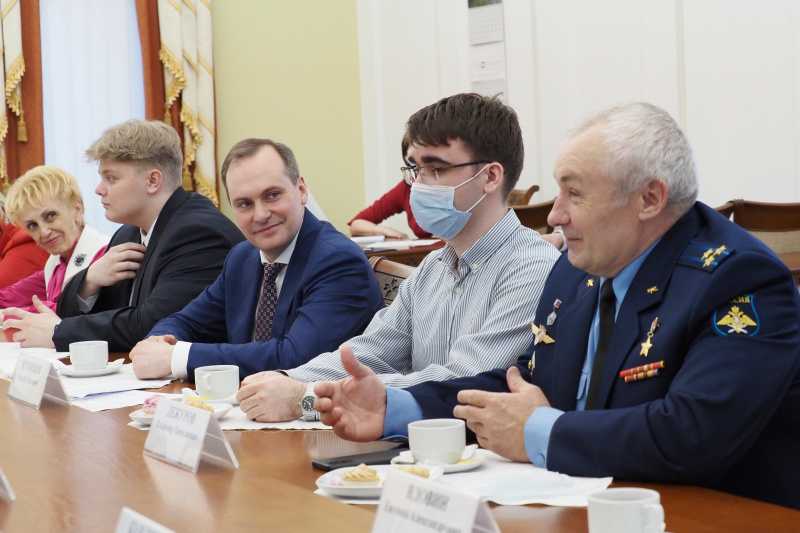 АРТЁМ ЗДУНОВ: "ПОЗДРАВЛЯЮ ВСЕХ С ДНЁМ КОСМОНАВТИКИ! НЕТ НЕВЫПОЛНИМЫХ ЗАДАЧ!"