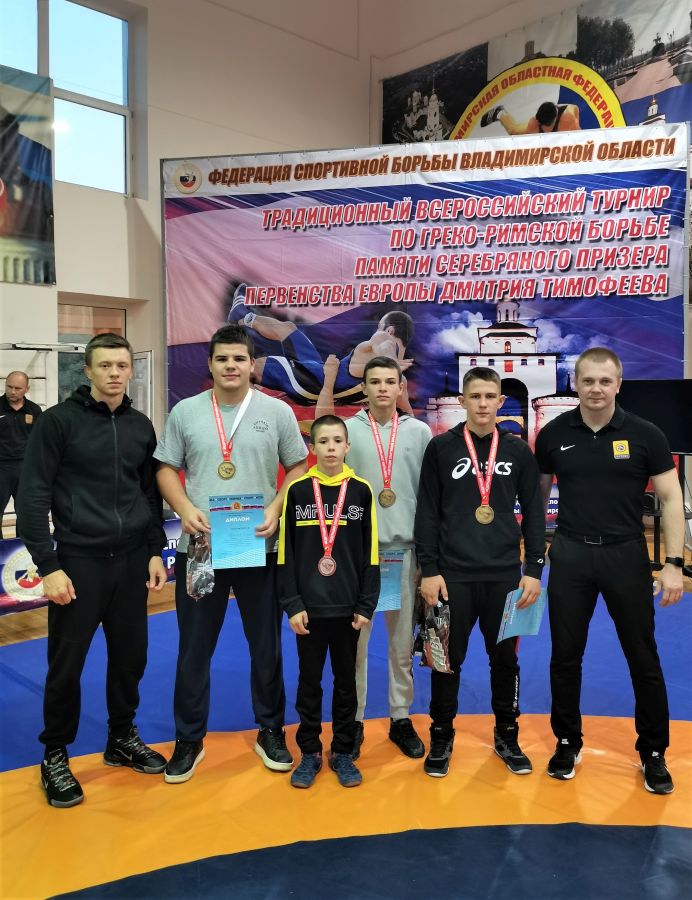 У НАШИХ БОРЦОВ – ТРИ ЗОЛОТА, СЕРЕБРО И БРОНЗА!