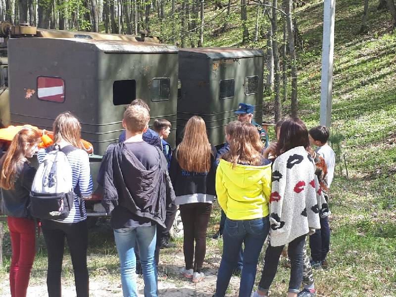 В ХОДЕ ЭКСКУРСИИ НА СУРСКИЙ РУБЕЖ ШКОЛЬНИКИ ПРИКОСНУЛИСЬ К ГЕРОИЧЕСКИМ СТРАНИЦАМ ПРОШЛОГО