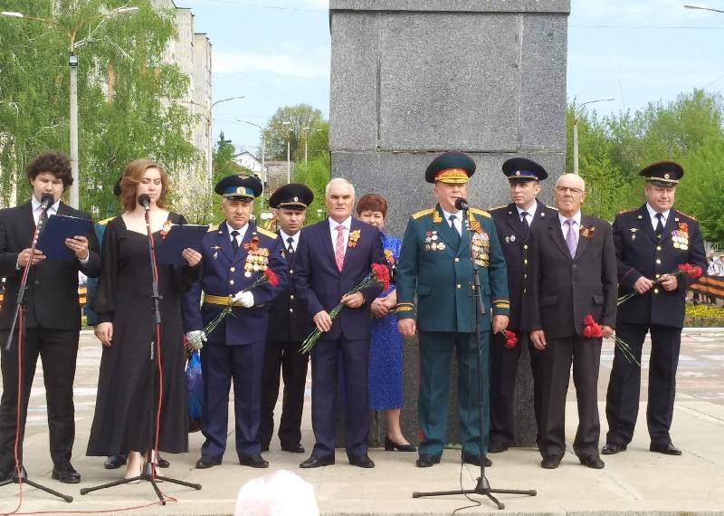 "И ПОМНИТ МИР СПАСЕННЫЙ..."