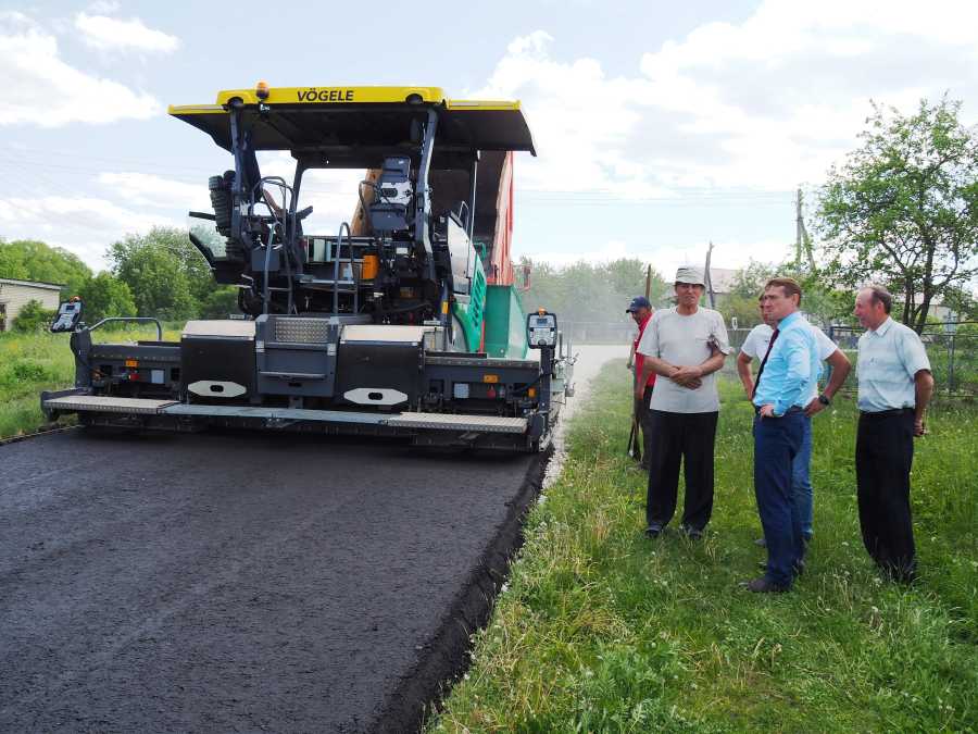 В ПАЛАЕВКЕ ОБНОВЛЯЮТ ДОРОЖНОЕ ПОЛОТНО НА ДВУХ УЛИЦАХ