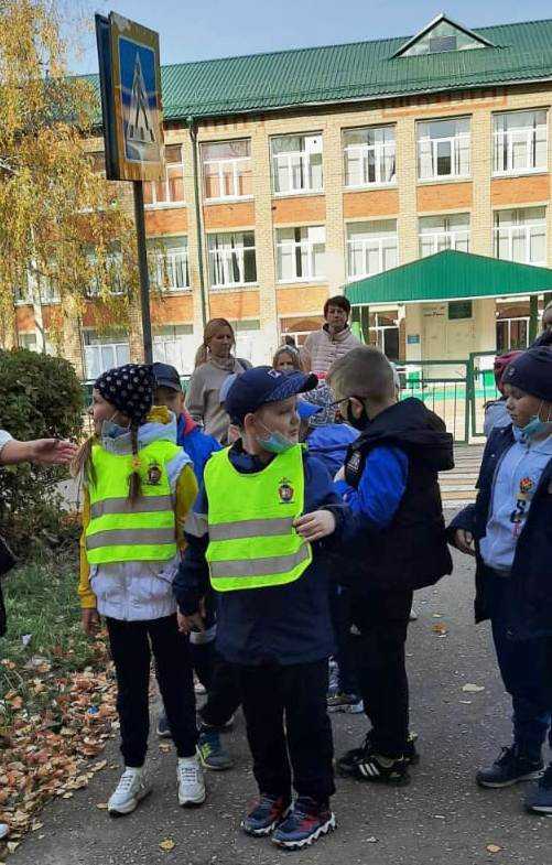 СОТРУДНИКИ ГОСАВТОИНСПЕКЦИИ ПРОВЕЛИ ПРОФИЛАКТИЧЕСКОЕ МЕРОПРИЯТИЕ «БЕЗОПАСНАЯ ДОРОГА В ШКОЛУ»