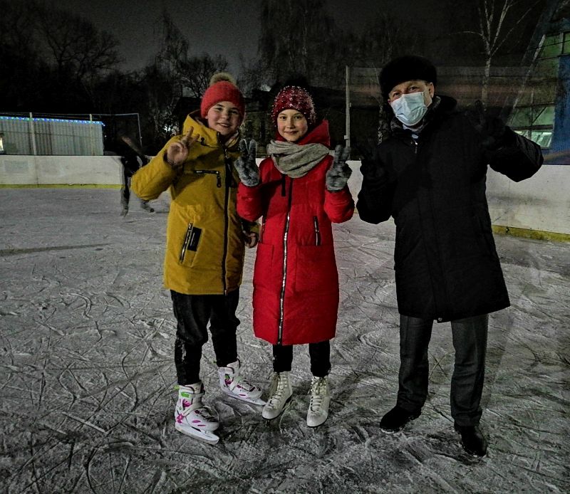 ГЛАВА РУЗАЕВСКОГО РАЙОНА ЛИЧНО ПРОВЕРИЛ КАЧЕСТВО ЛЬДА НА КАТКАХ