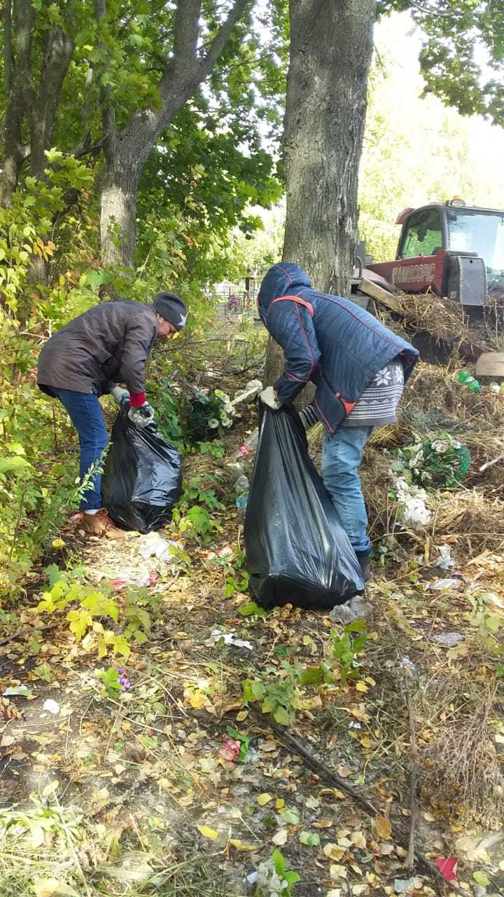 17 октября 2020г. коллективом администрации Красносельцовского сельского поселения проводилась санитарная очистка  сельских кладбищ