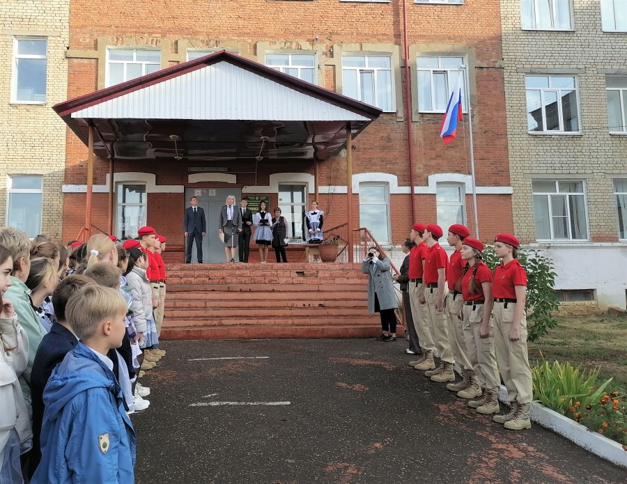 ШКОЛЬНИКИ ПООБЩАЛИСЬ С РУКОВОДСТВОМ РАЙОНА И ГОРОДА