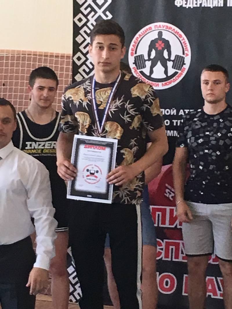 СОРЕВНУЮТСЯ СИЛАЧИ