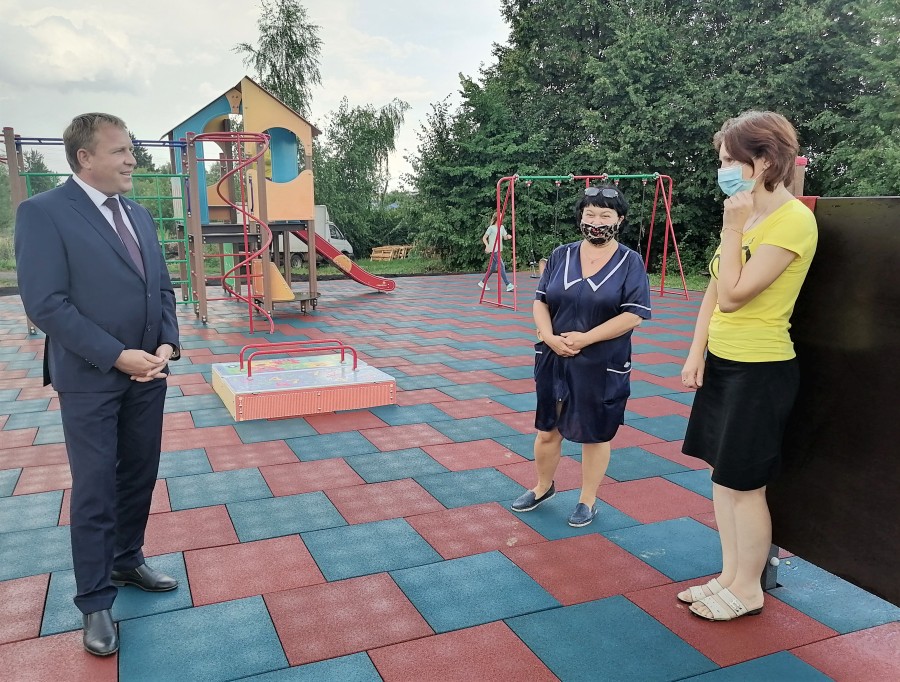 В НАДЕЖДИНКЕ ПОЯВИЛАСЬ ДЕТСКАЯ ПЛОЩАДКА