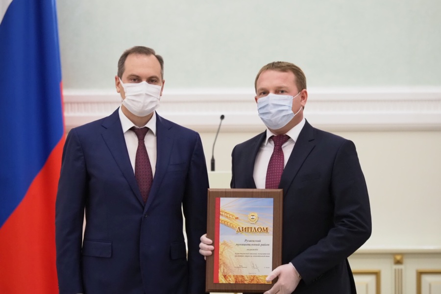 ТРАКТОРИСТ ИЗ РУЗАЕВСКОГО РАЙОНА ПОЛУЧИЛ ОРДЕН СЛАВЫ III СТЕПЕНИ