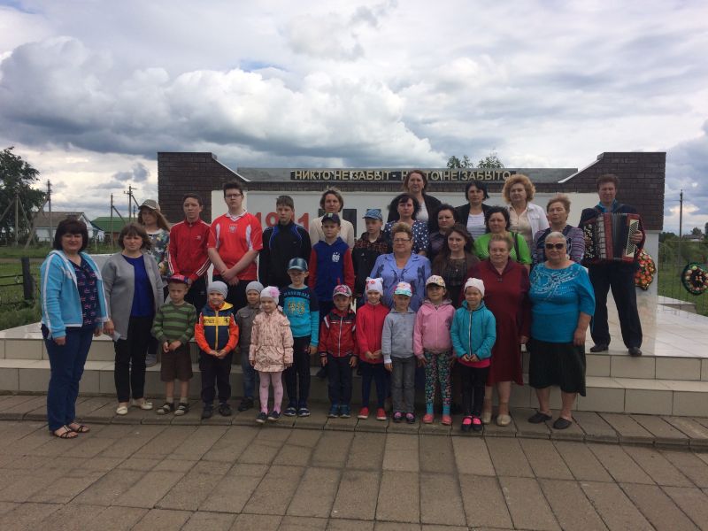 22 июня в селе Архангельское Голицыно прошел траурный митинг, посвященный 76-й годовщине начала Великой Отечественной Войны около памятника погибшим воинам