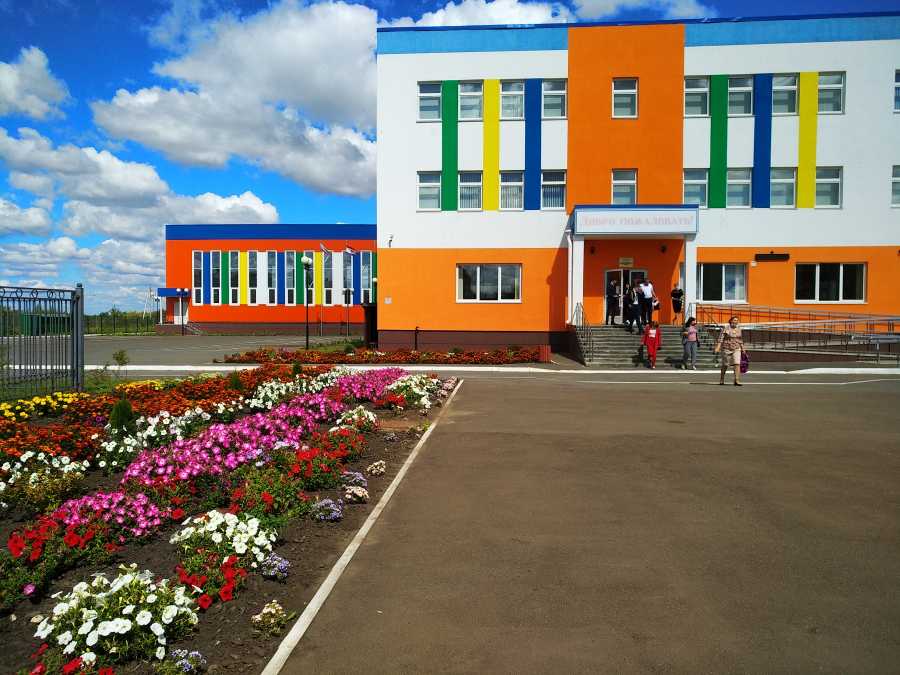 1 СЕНТЯБРЯ В РУЗАЕВСКОМ РАЙОНЕ ЗА ПАРТЫ СЯДУТ 623 ПЕРВОКЛАССНИКА