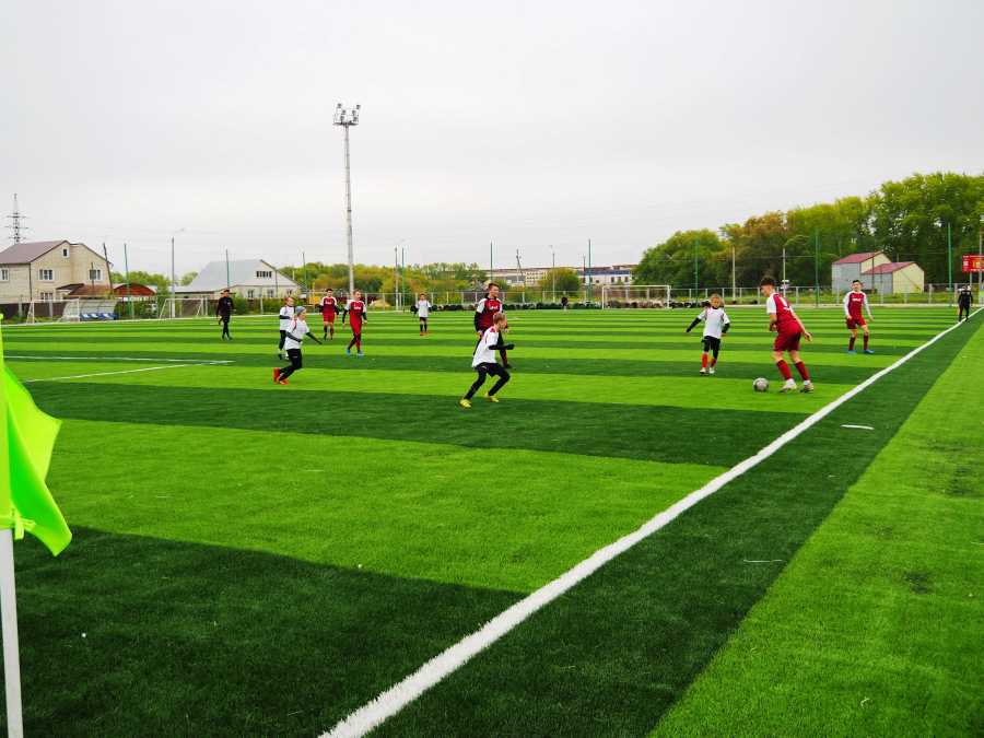 НА ОБНОВЛЕННОМ СТАДИОНЕ «ХИММАШ» ПРОХОДЯТ ФУТБОЛЬНЫЕ МАТЧИ