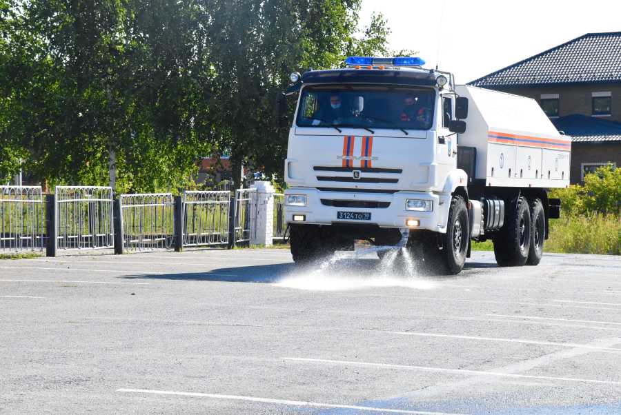 СПЕЦИАЛИСТЫ МЧС РОССИИ ПРОДОЛЖАЮТ МЕРОПРИЯТИЯ ПО ДЕЗИНФЕКЦИОННОЙ ОБРАБОТКЕ СОЦИАЛЬНО ЗНАЧИМЫХ ОБЪЕКТОВ