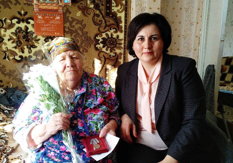 ЮБИЛЕЙНЫЕ МЕДАЛИ ВРУЧИЛИ ТРУЖЕНИКАМ ТЫЛА