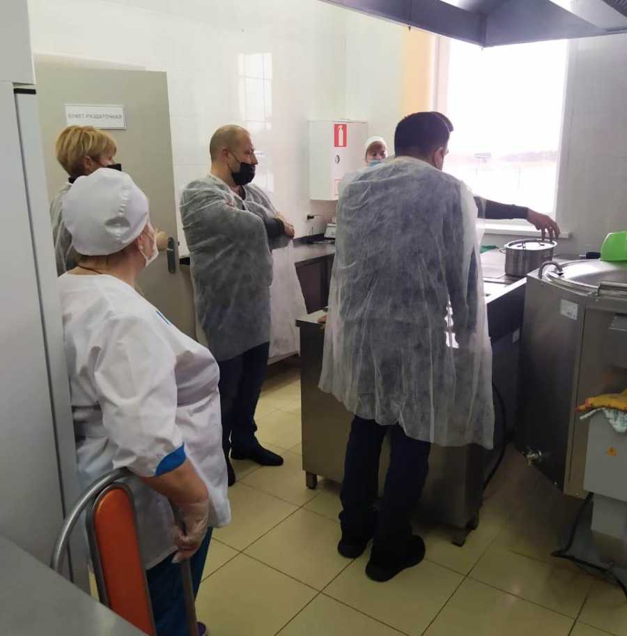 ДЕЛЕГАЦИИ ИЗ МОСКВЫ И КРАСНОЯРСКА ЗНАКОМИЛИСЬ С ОРГАНИЗАЦИЕЙ ШКОЛЬНОГО ПИТАНИЯ В РУЗАЕВКЕ