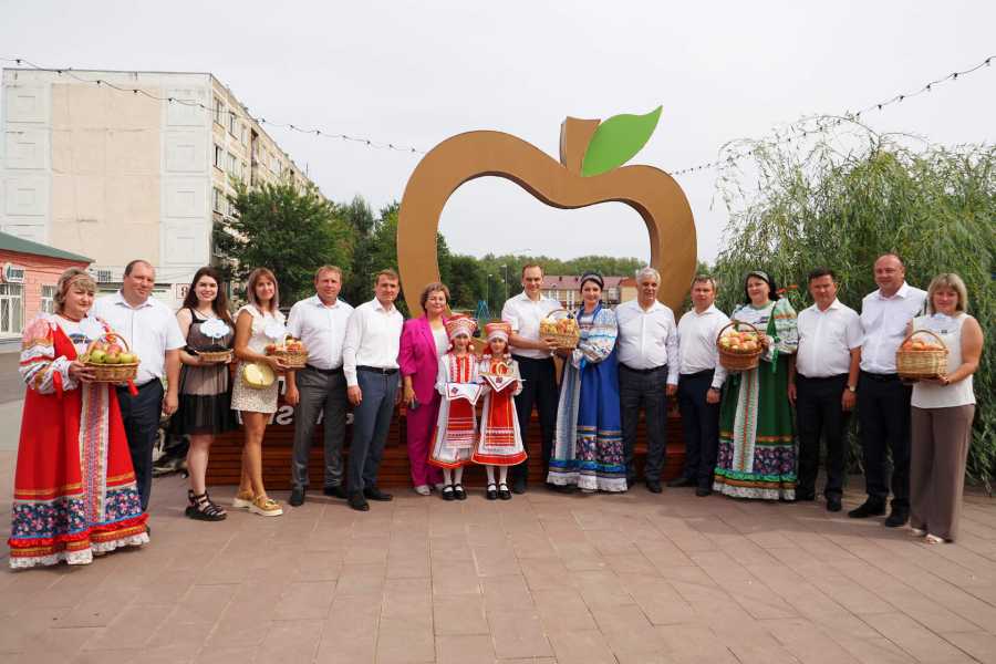 28 августа в поселке Совхозе "Красном Сельце" официально открыта Центральная площадь по ул. Гагарина!
